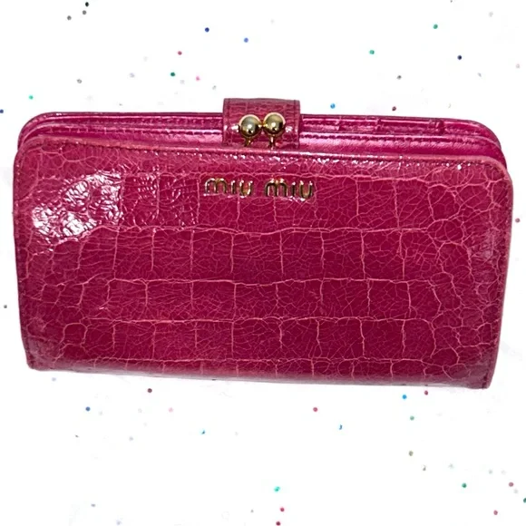 Miu Miu Pink Croc-Embossed Wallet - Picture 5 of 15